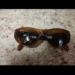 Ray Ban Vagabond Wayfarer RB4152 Sunglasses